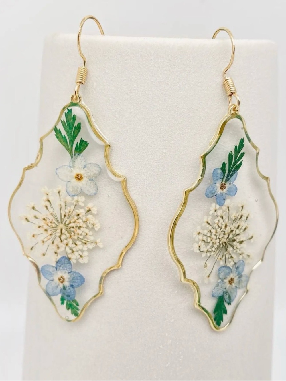 🐿️ Pressed Flower Resin Dangle Earrings - Blue & Green Floral New Boutique